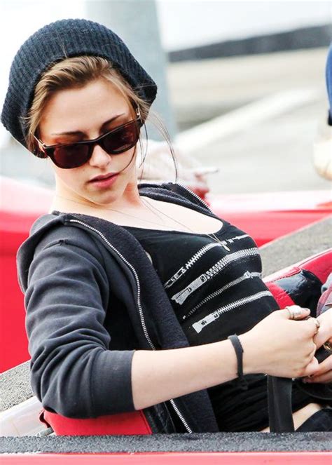 kristen stewart wearing sunglasses.